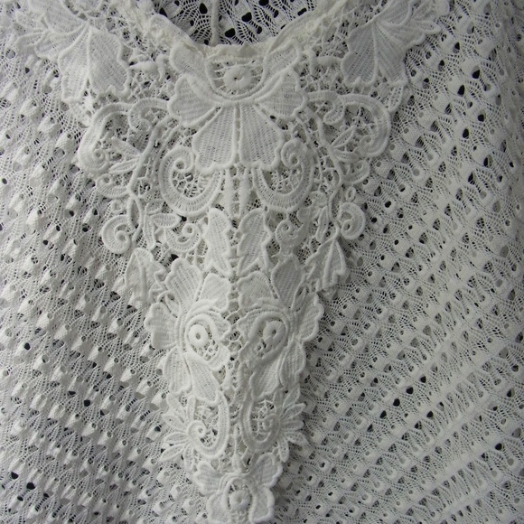 Jennie & Marlis Lace Dolman Top - Picture 2 of 3